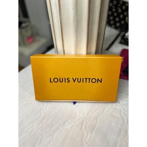 Preloved Louis Vuitton Vernis Sarah Long Wallet – Red w/ Gold Hardware & Matchin - Picture 4 of 4